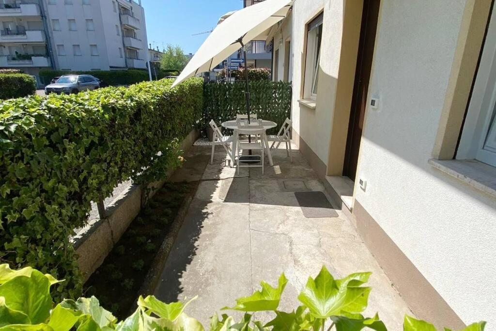 A Lido Apartment *